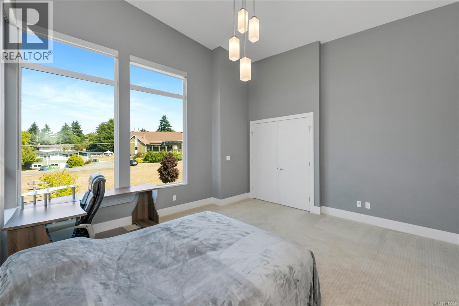 104 4343 TYNDALL Ave, Saanich