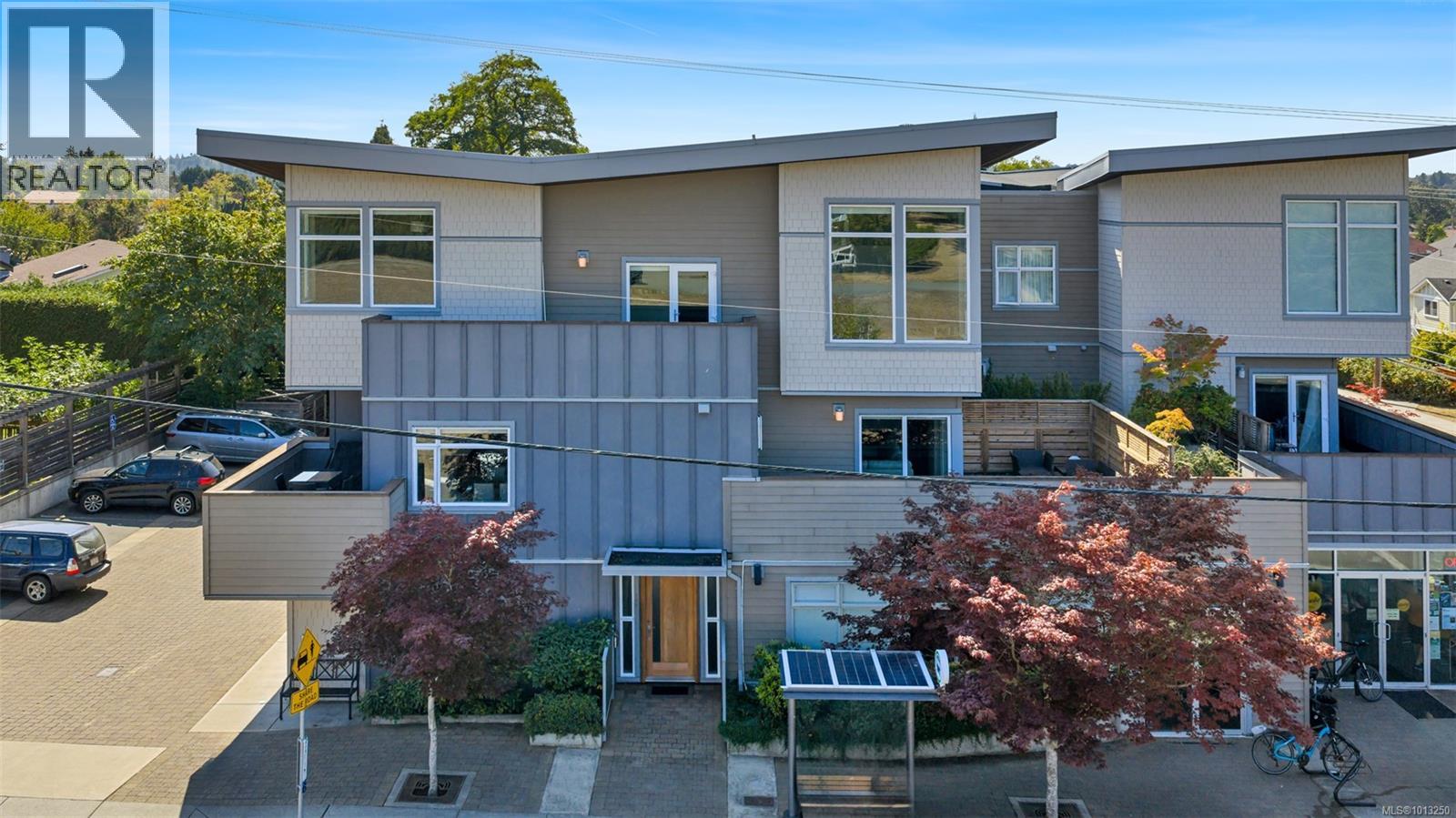 104 4343 TYNDALL Ave, Saanich