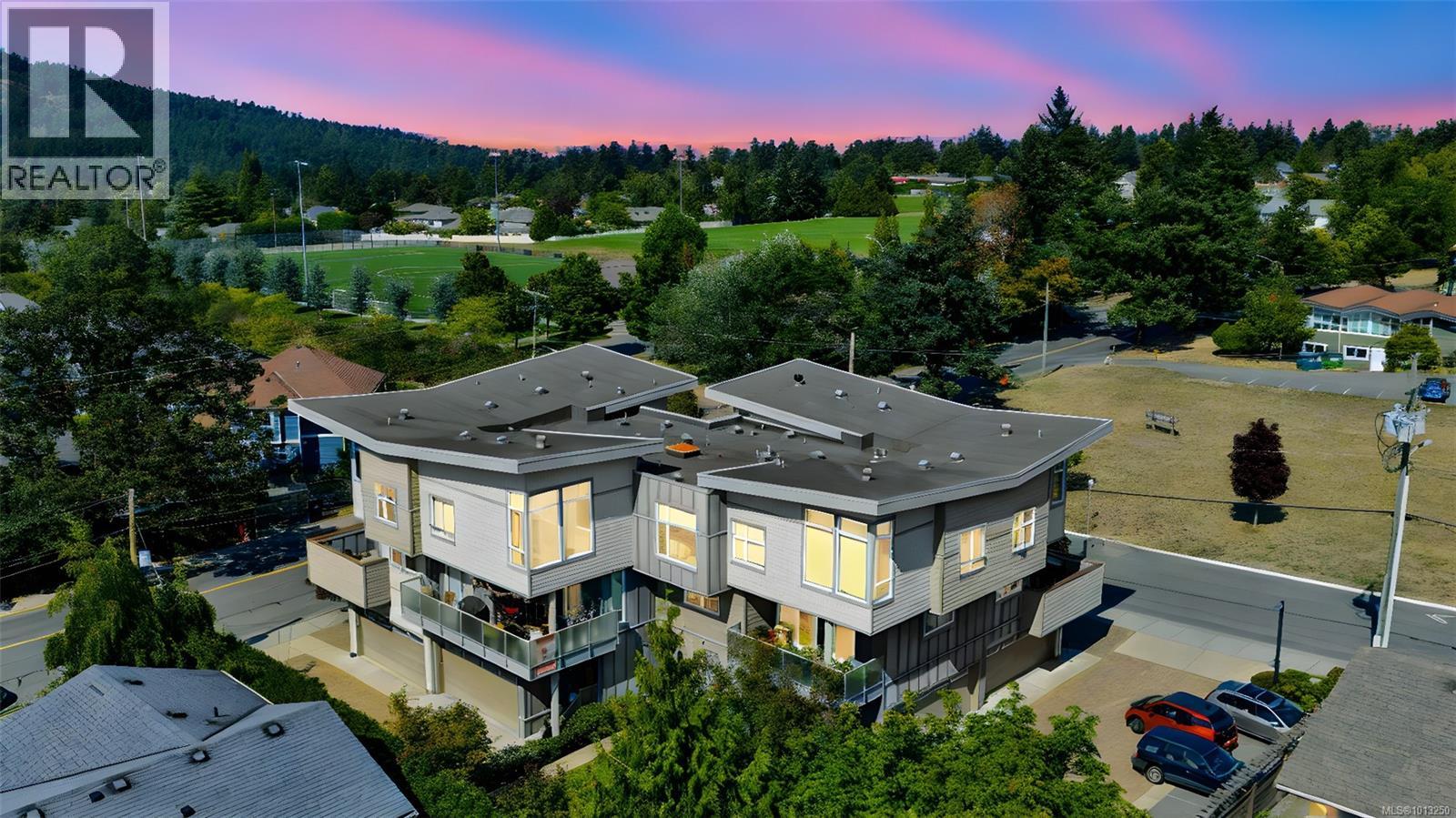 104 4343 TYNDALL Ave, Saanich