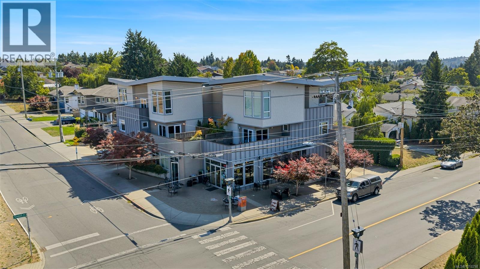 104 4343 TYNDALL Ave, Saanich
