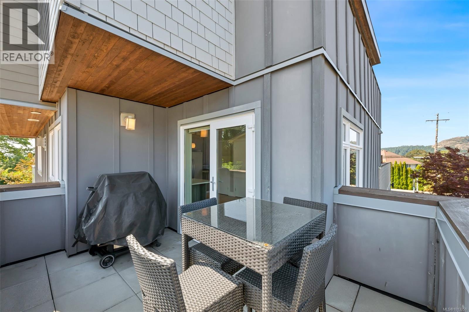 104 4343 TYNDALL Ave, Saanich
