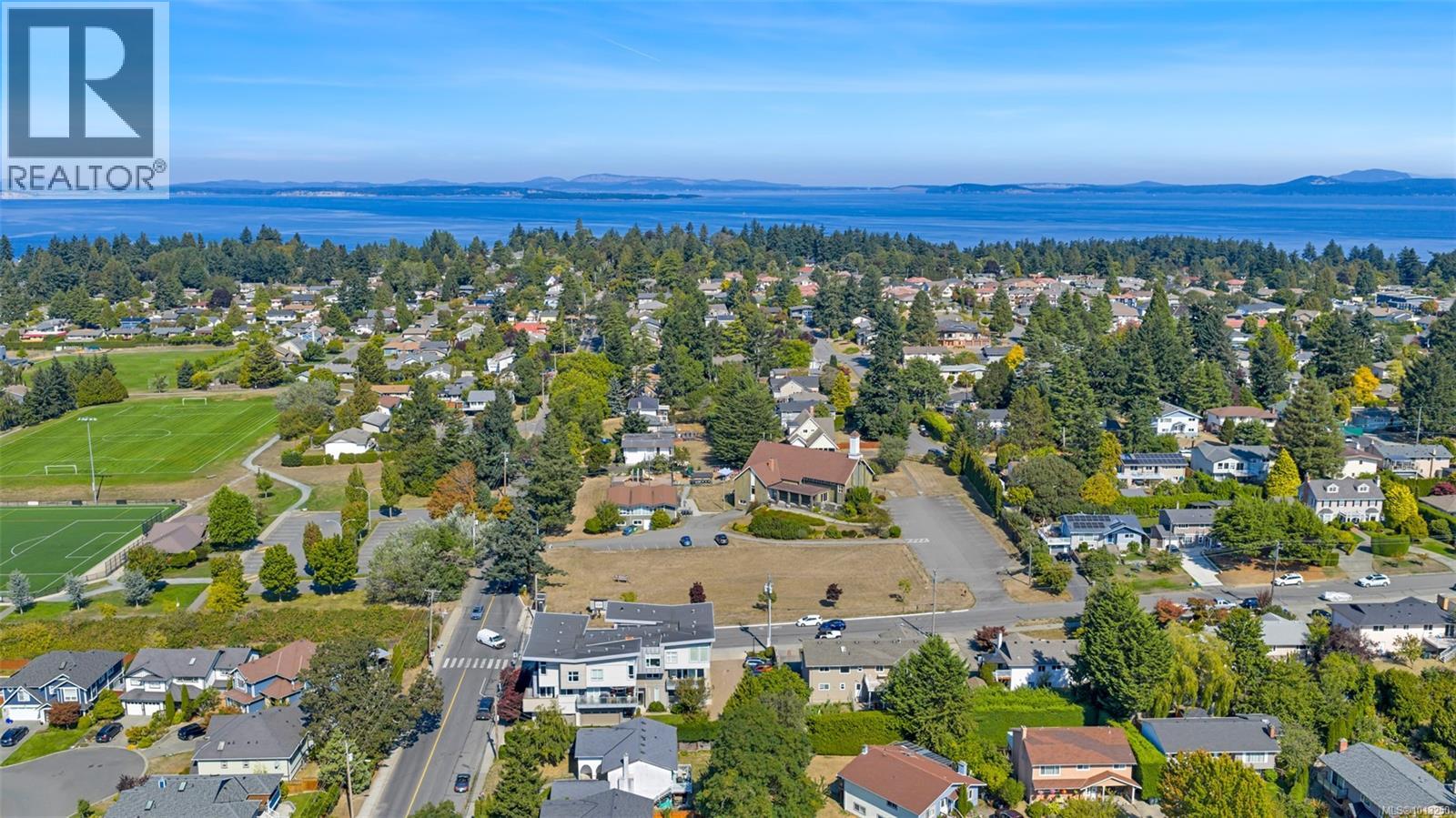 104 4343 TYNDALL Ave, Saanich