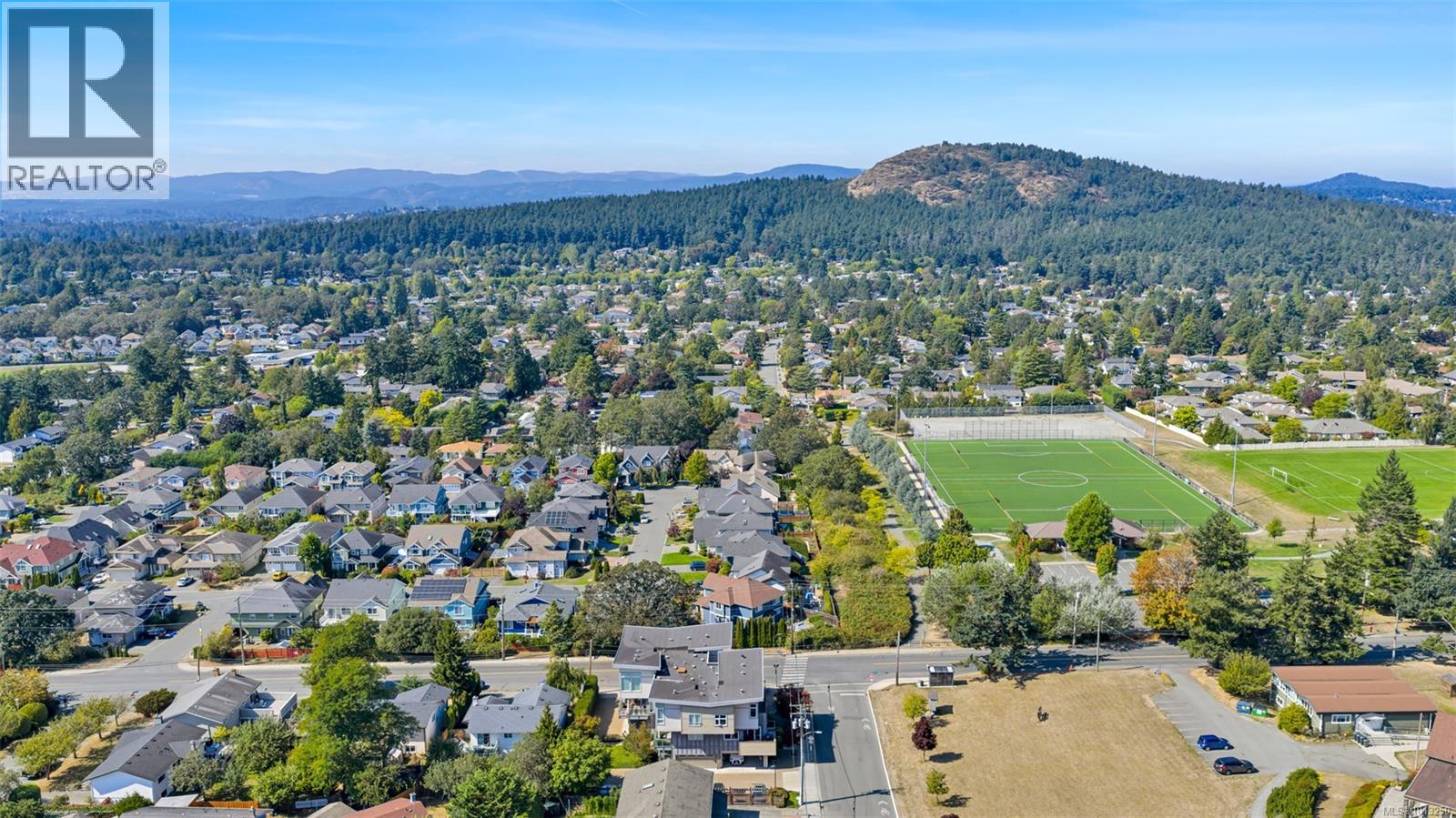 104 4343 TYNDALL Ave, Saanich