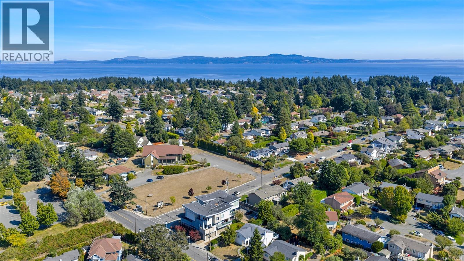 104 4343 TYNDALL Ave, Saanich