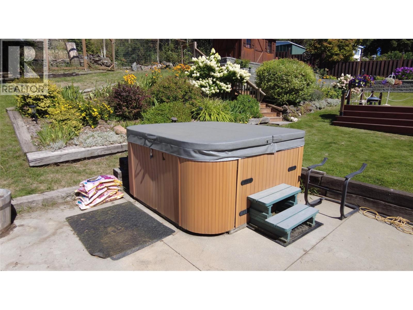 7389 Valley Heights Drive, Grand Forks