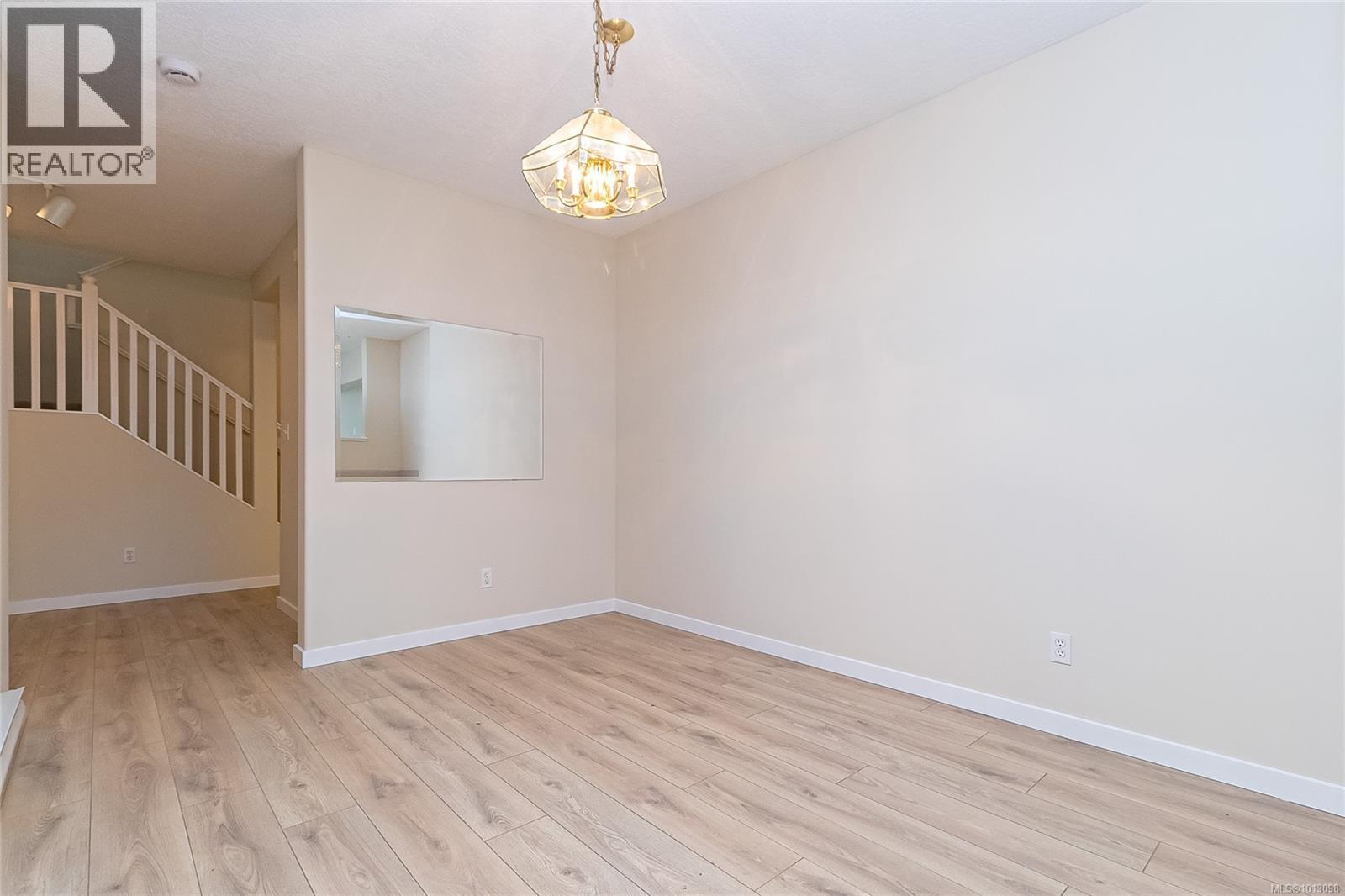 106 2250 James White Blvd, Sidney