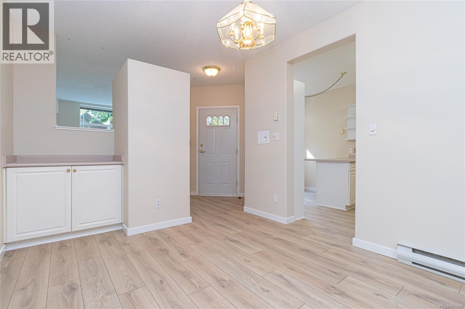 106 2250 James White Blvd, Sidney