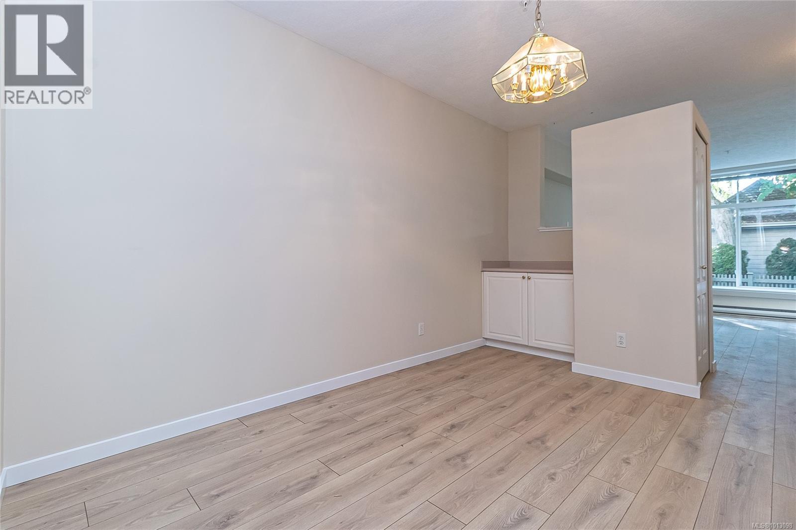 106 2250 James White Blvd, Sidney