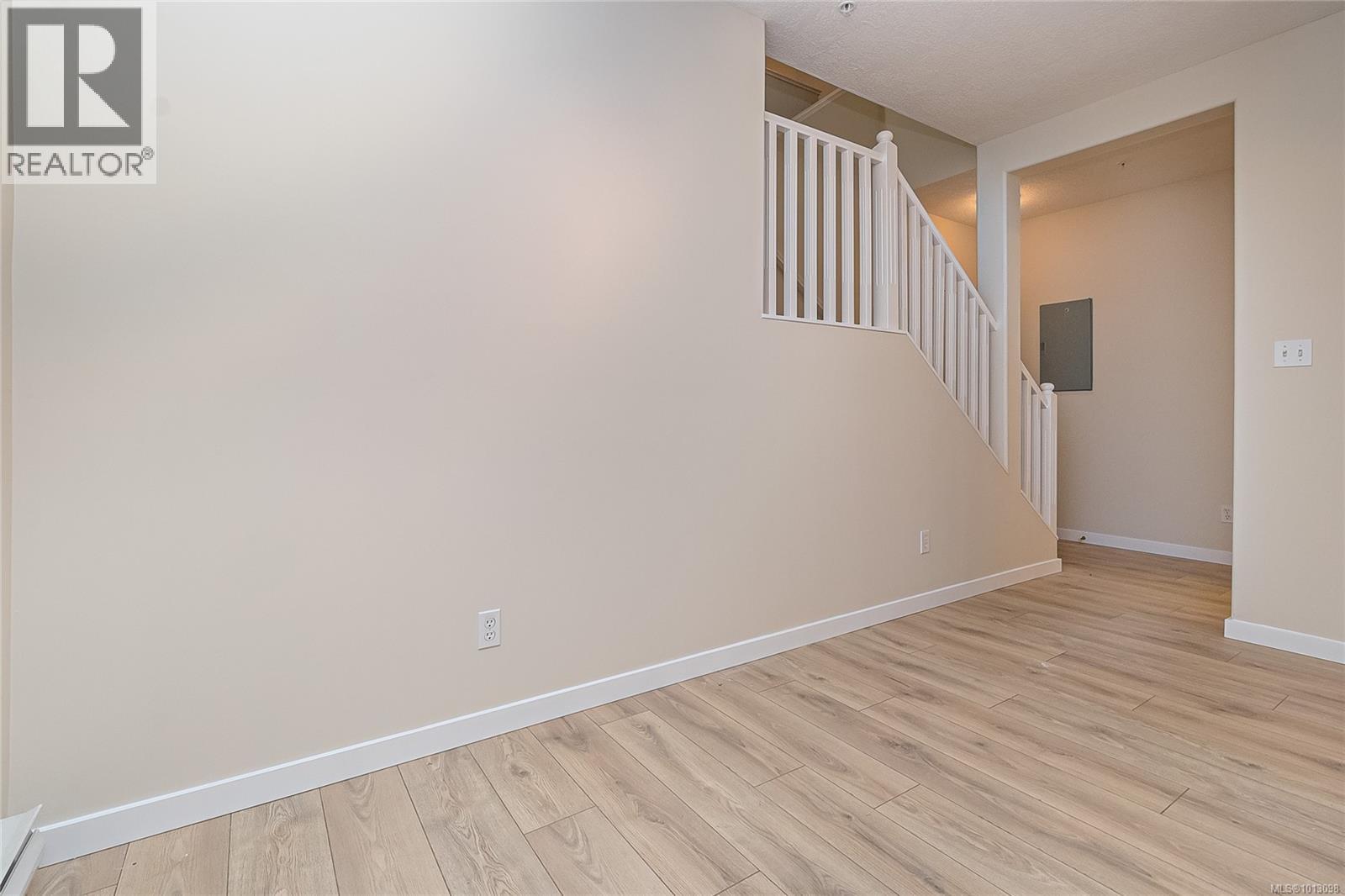106 2250 James White Blvd, Sidney