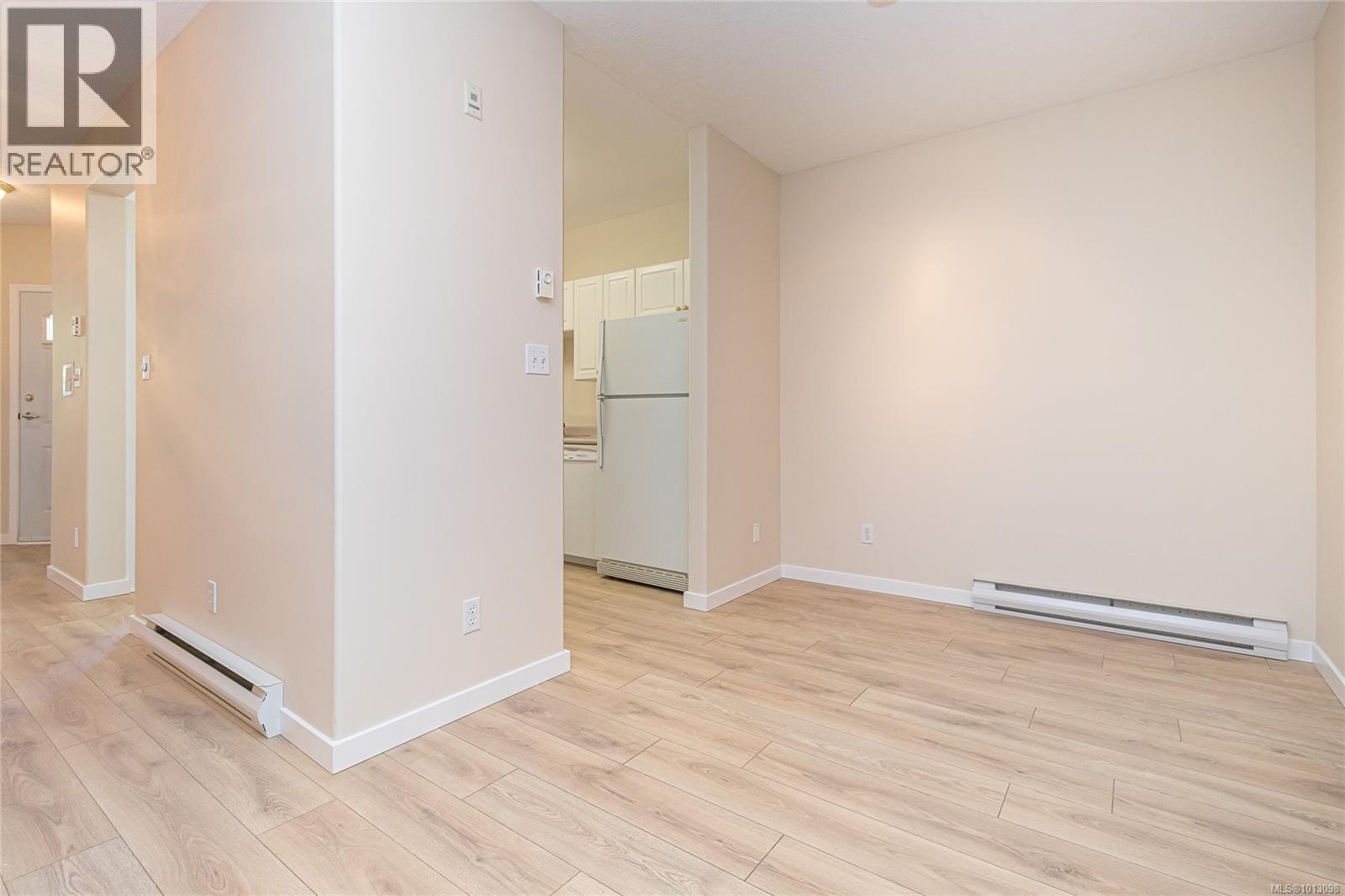 106 2250 James White Blvd, Sidney