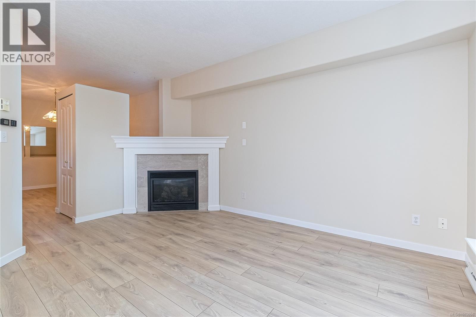 106 2250 James White Blvd, Sidney