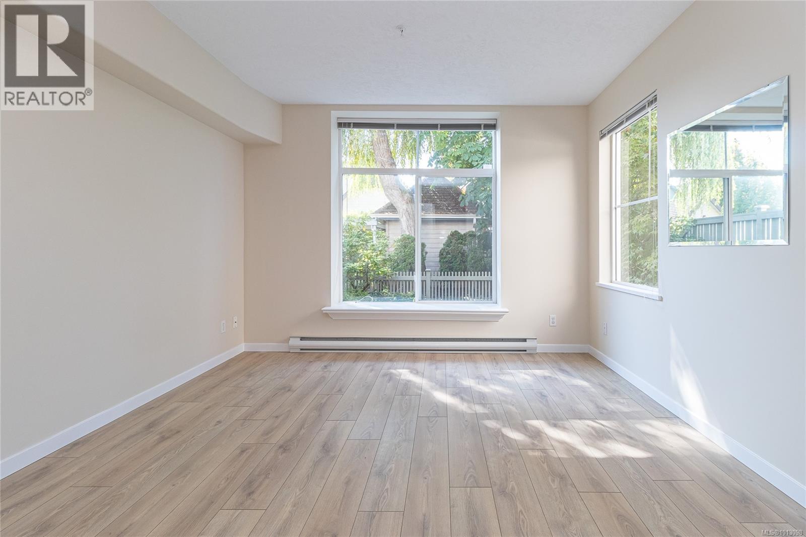 106 2250 James White Blvd, Sidney