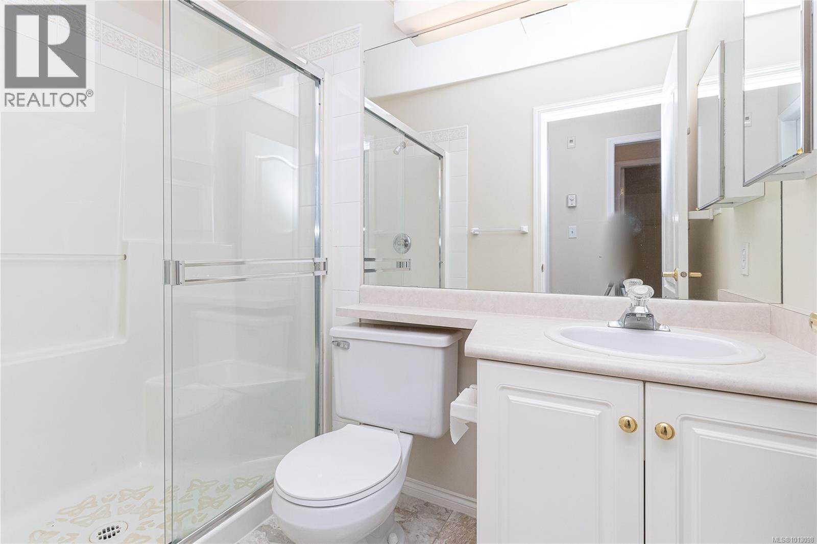 106 2250 James White Blvd, Sidney