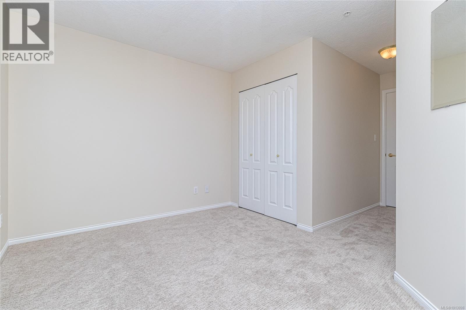 106 2250 James White Blvd, Sidney