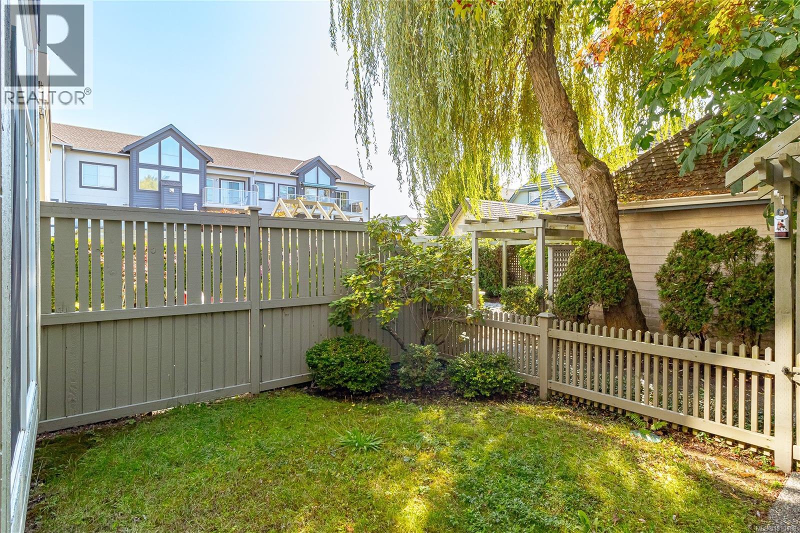 106 2250 James White Blvd, Sidney