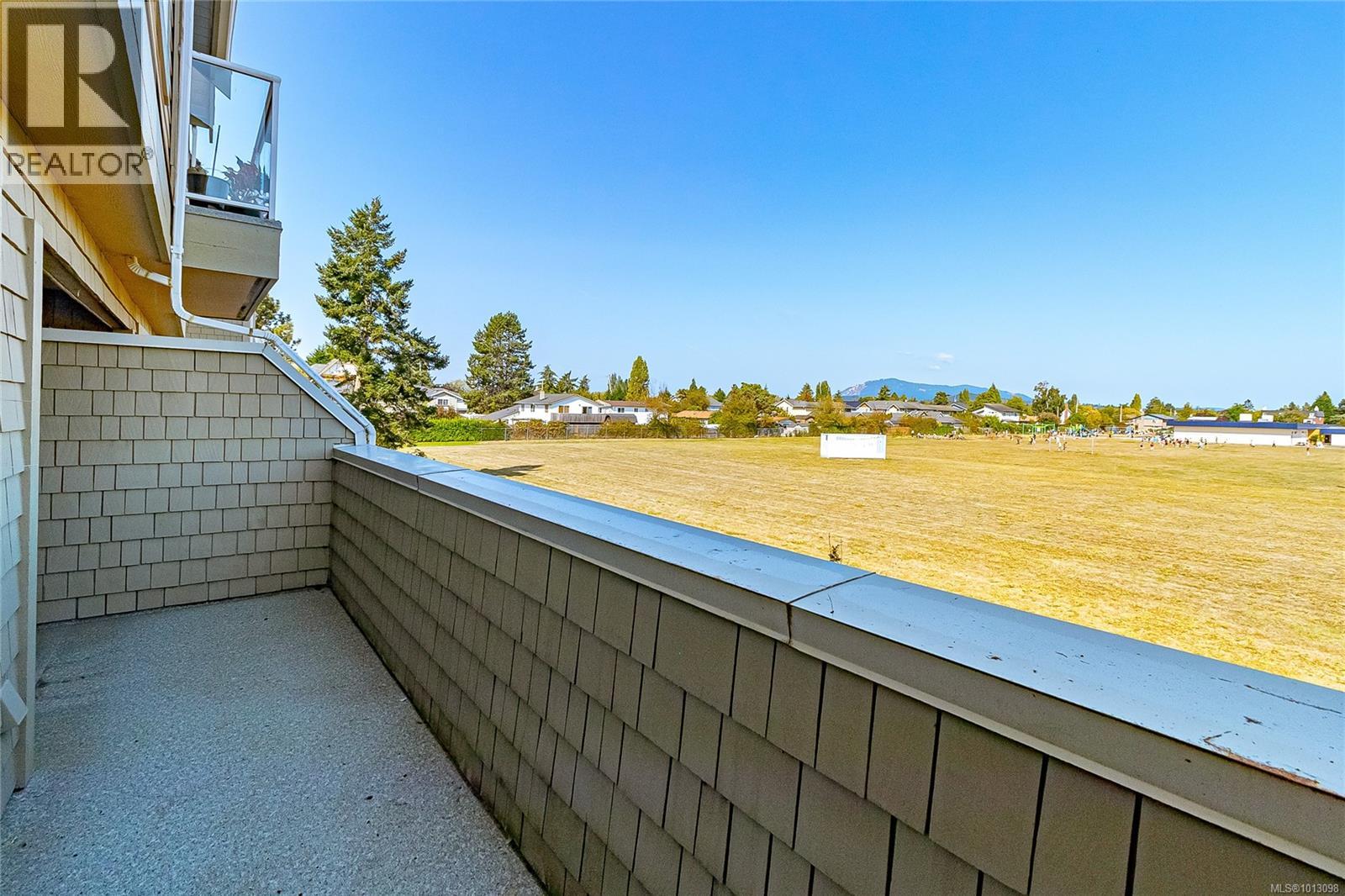 106 2250 James White Blvd, Sidney