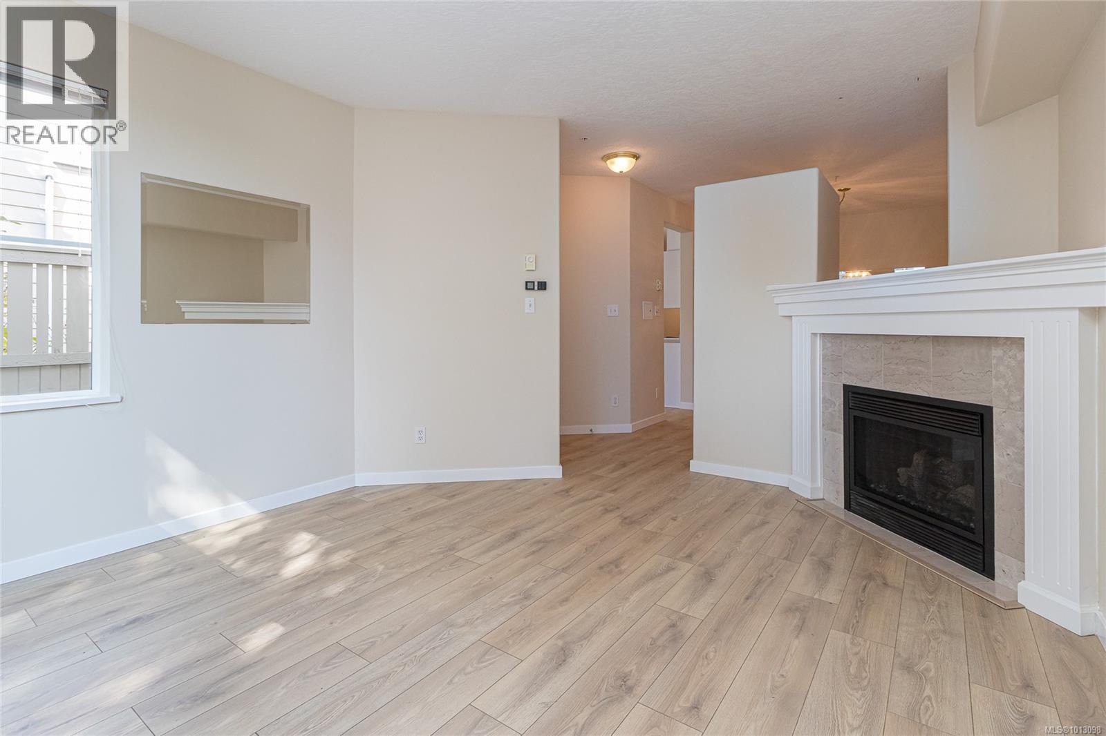 106 2250 James White Blvd, Sidney