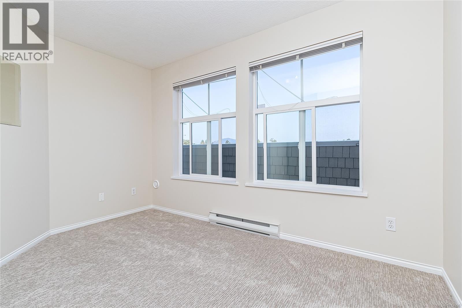 106 2250 James White Blvd, Sidney