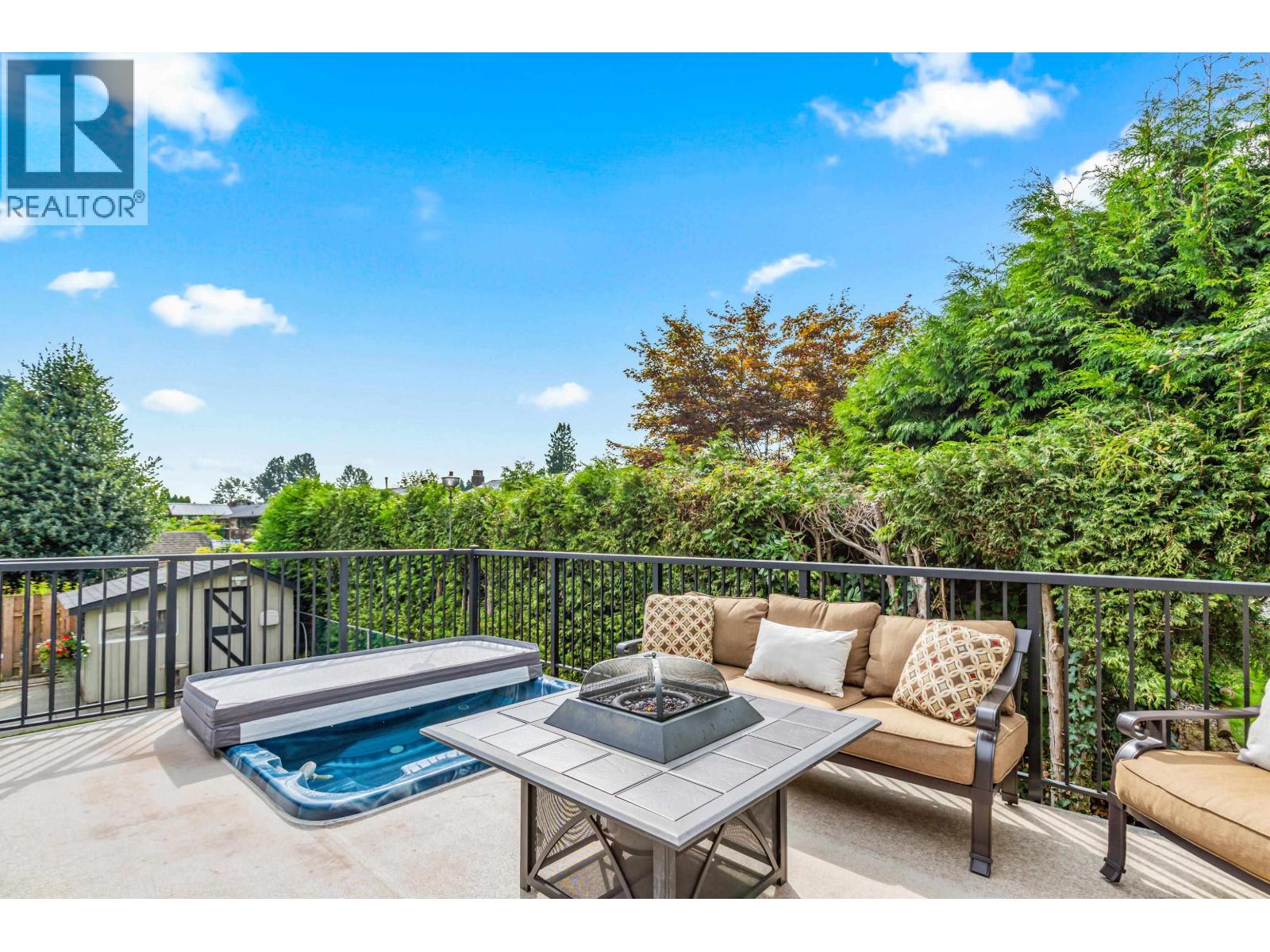 19226 HAMMOND ROAD, Pitt Meadows