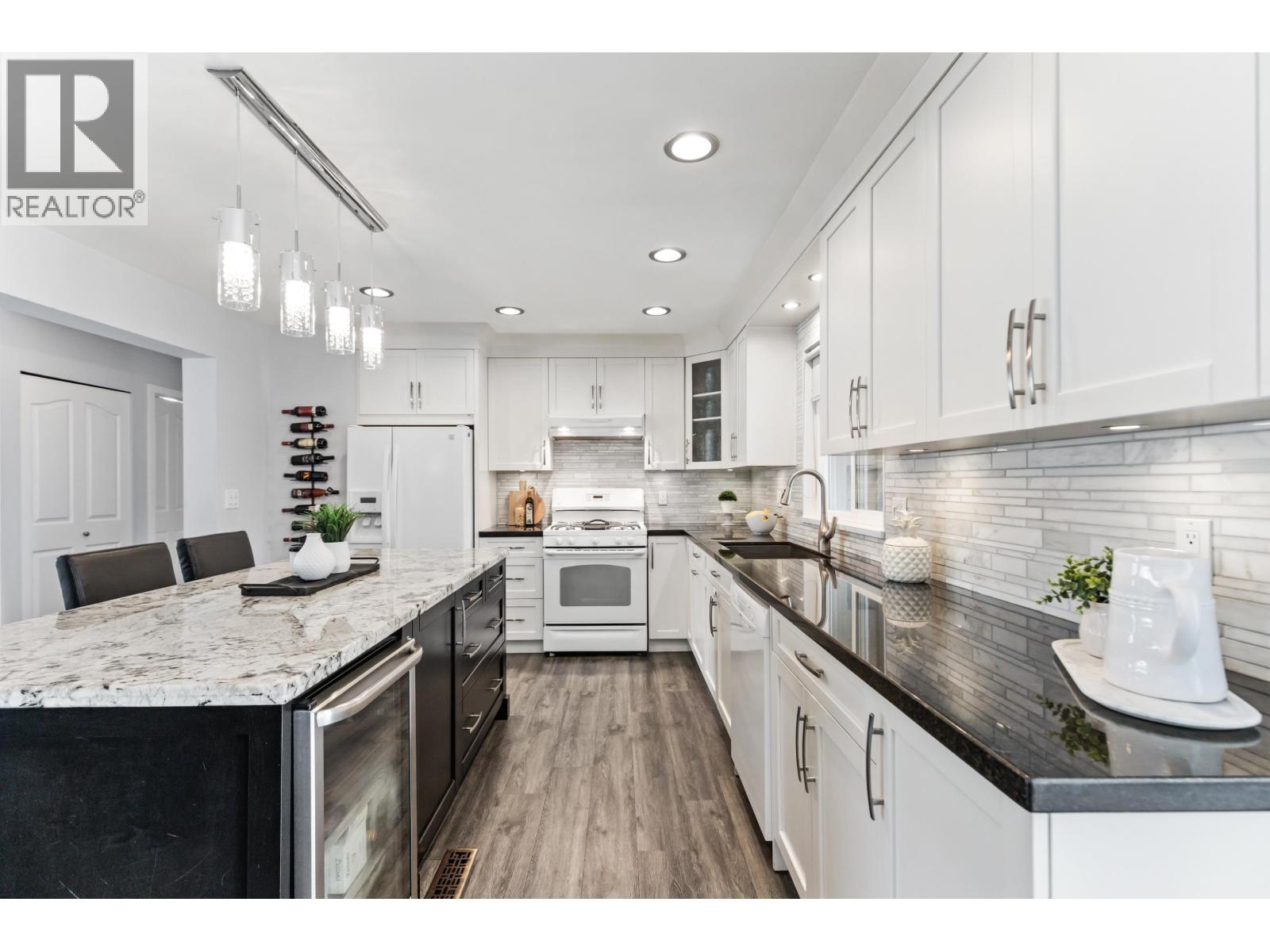19226 HAMMOND ROAD, Pitt Meadows