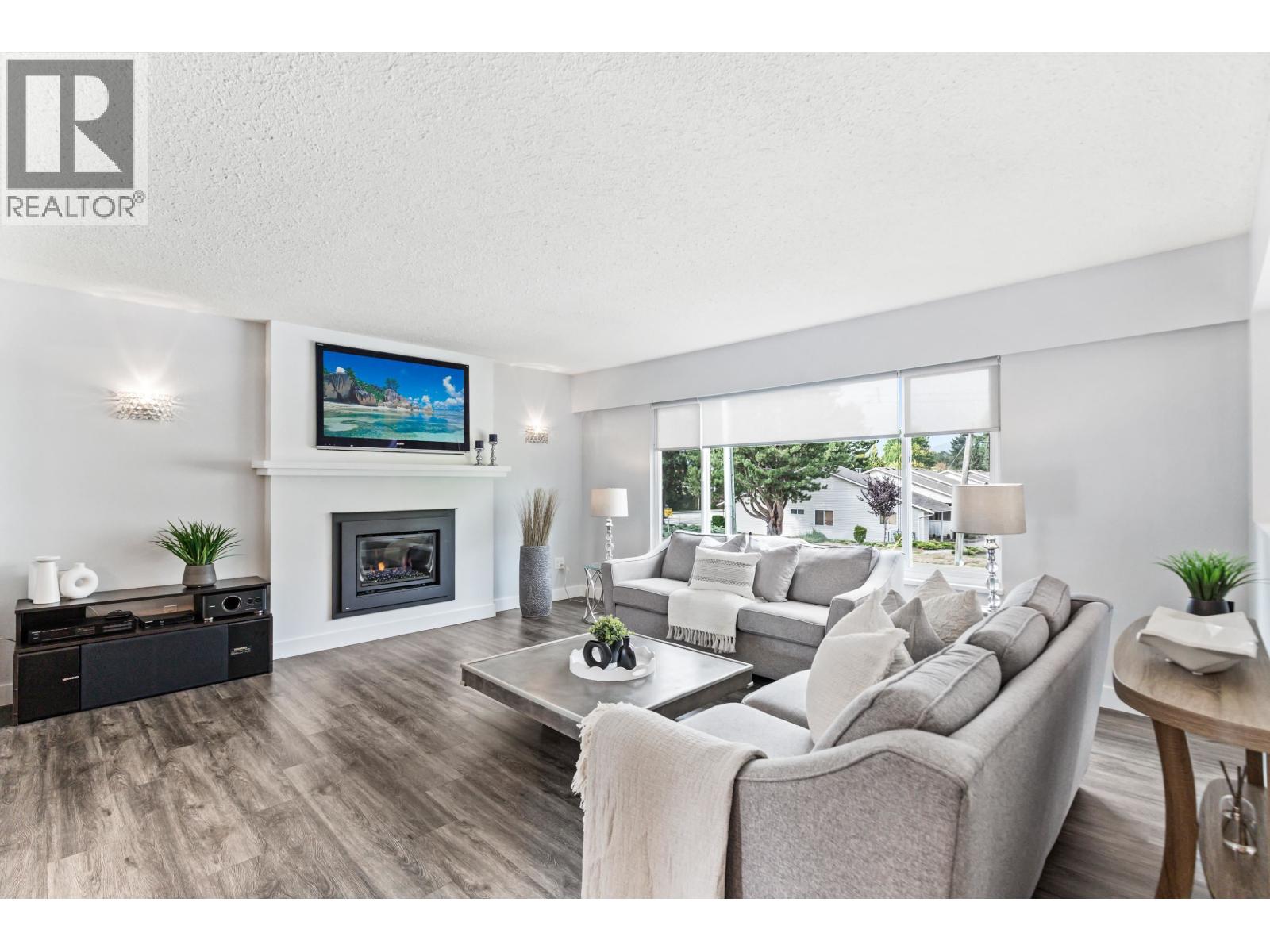 19226 HAMMOND ROAD, Pitt Meadows