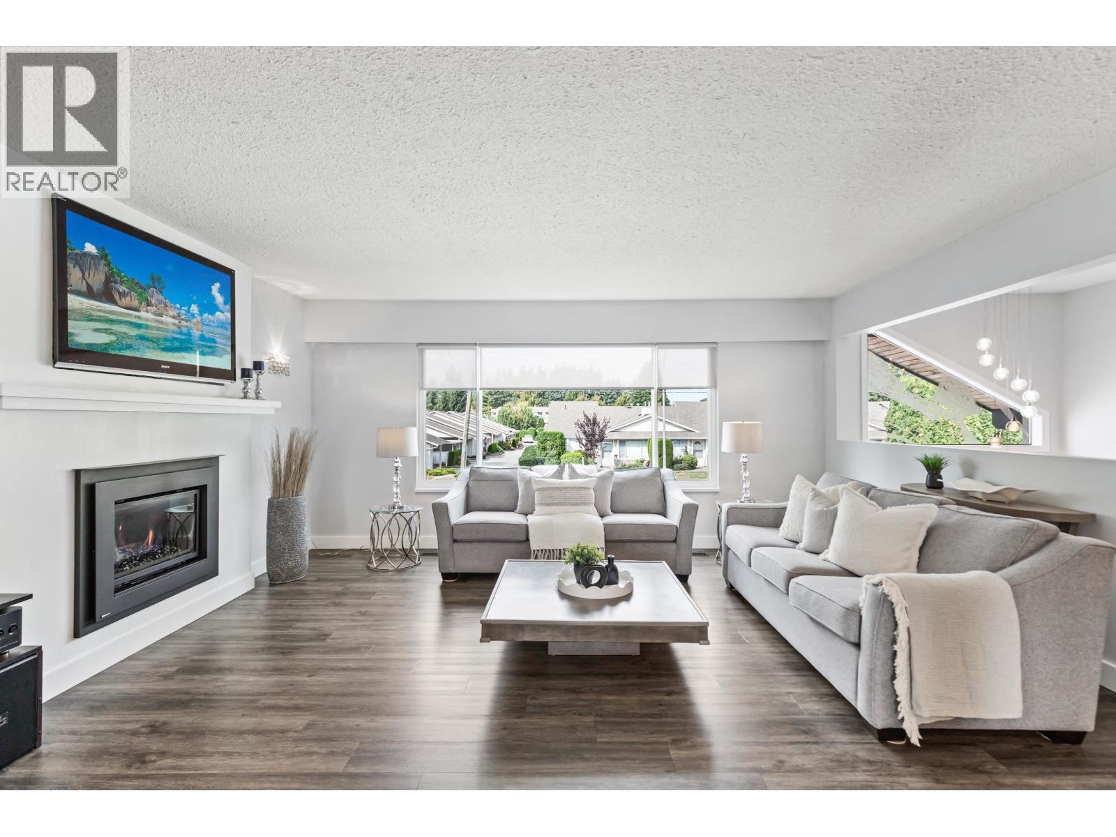 19226 HAMMOND ROAD, Pitt Meadows