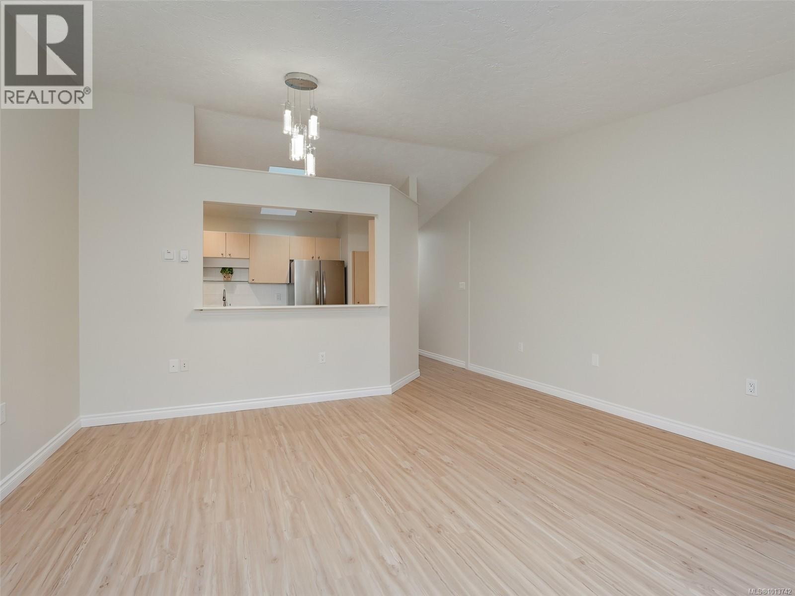 45 2070 Amelia Ave, Sidney