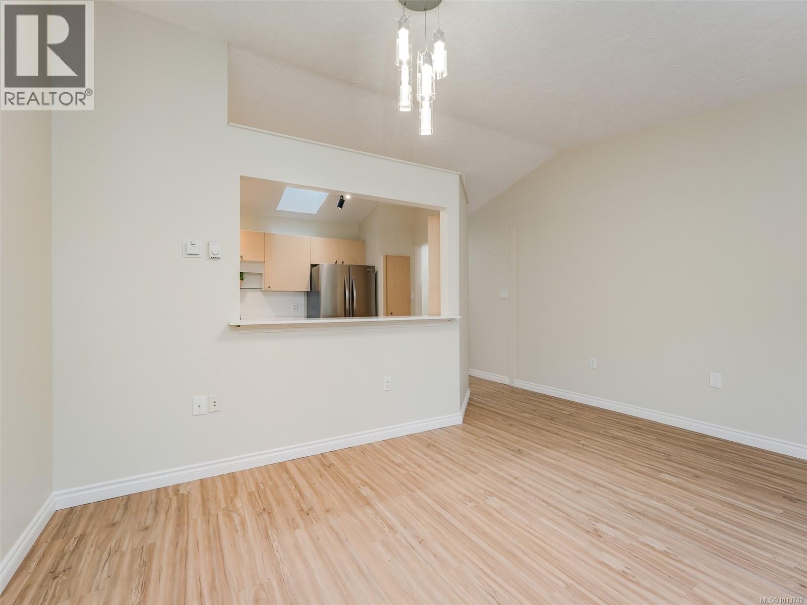 45 2070 Amelia Ave, Sidney