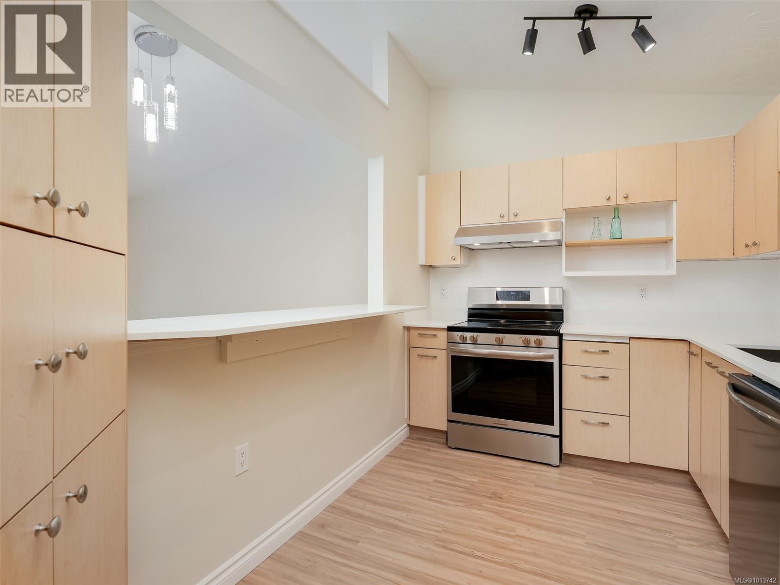 45 2070 Amelia Ave, Sidney