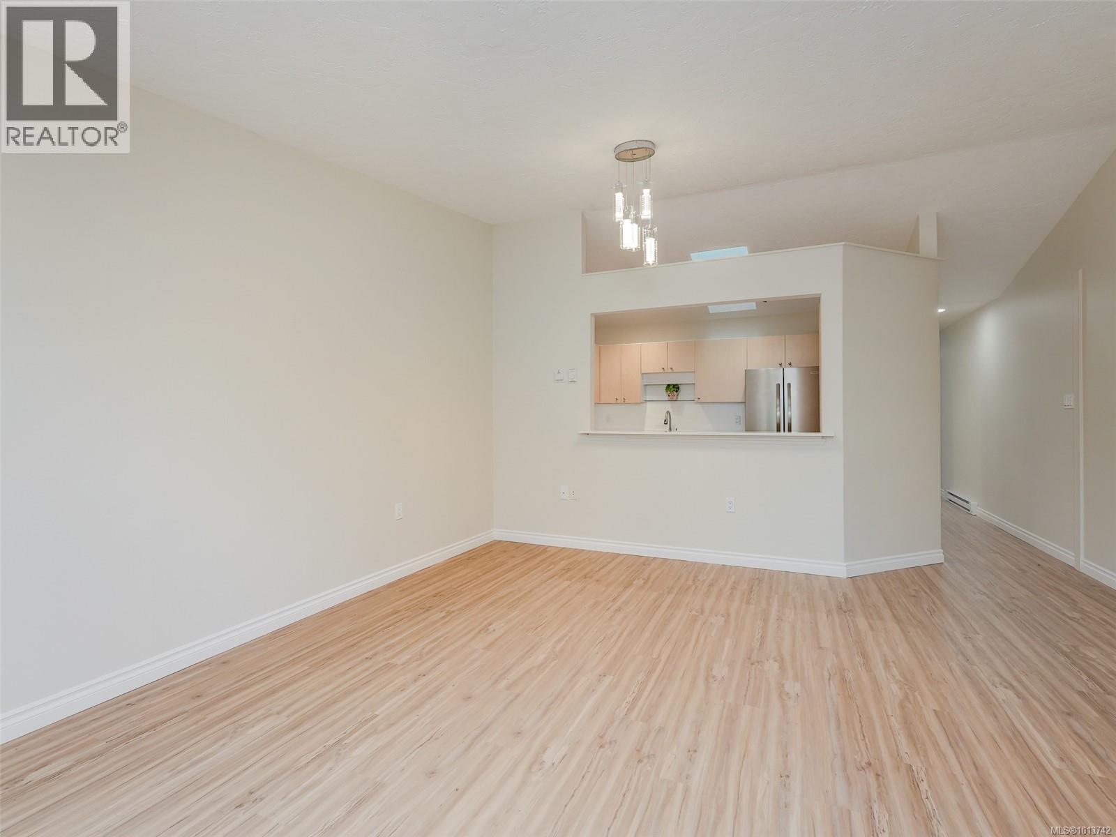 45 2070 Amelia Ave, Sidney