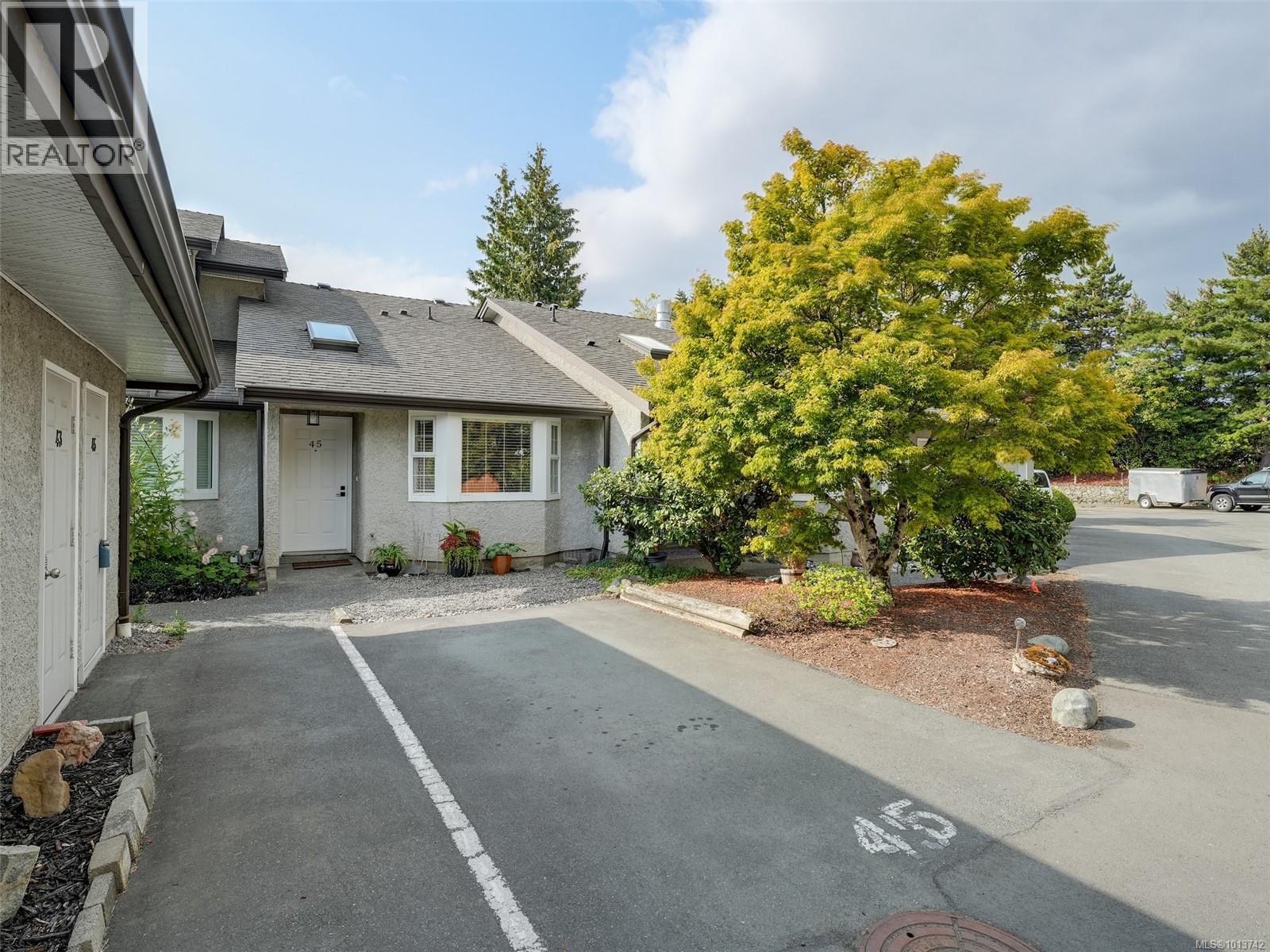 45 2070 Amelia Ave, Sidney