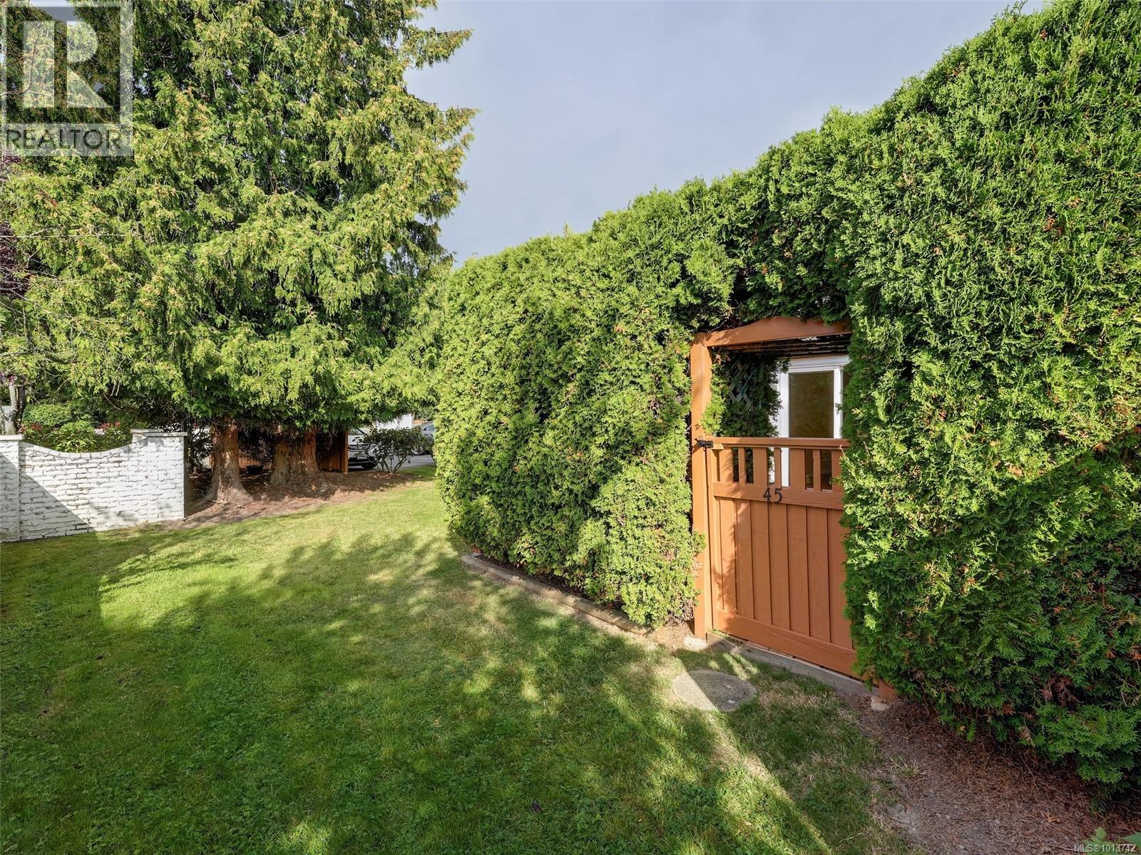 45 2070 Amelia Ave, Sidney