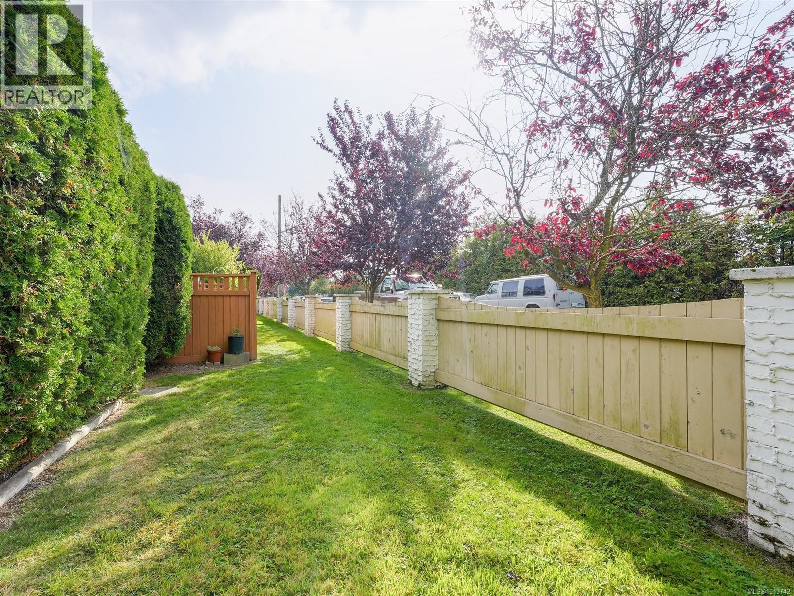 45 2070 Amelia Ave, Sidney
