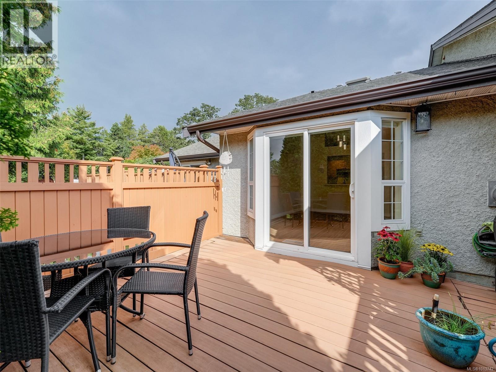 45 2070 Amelia Ave, Sidney