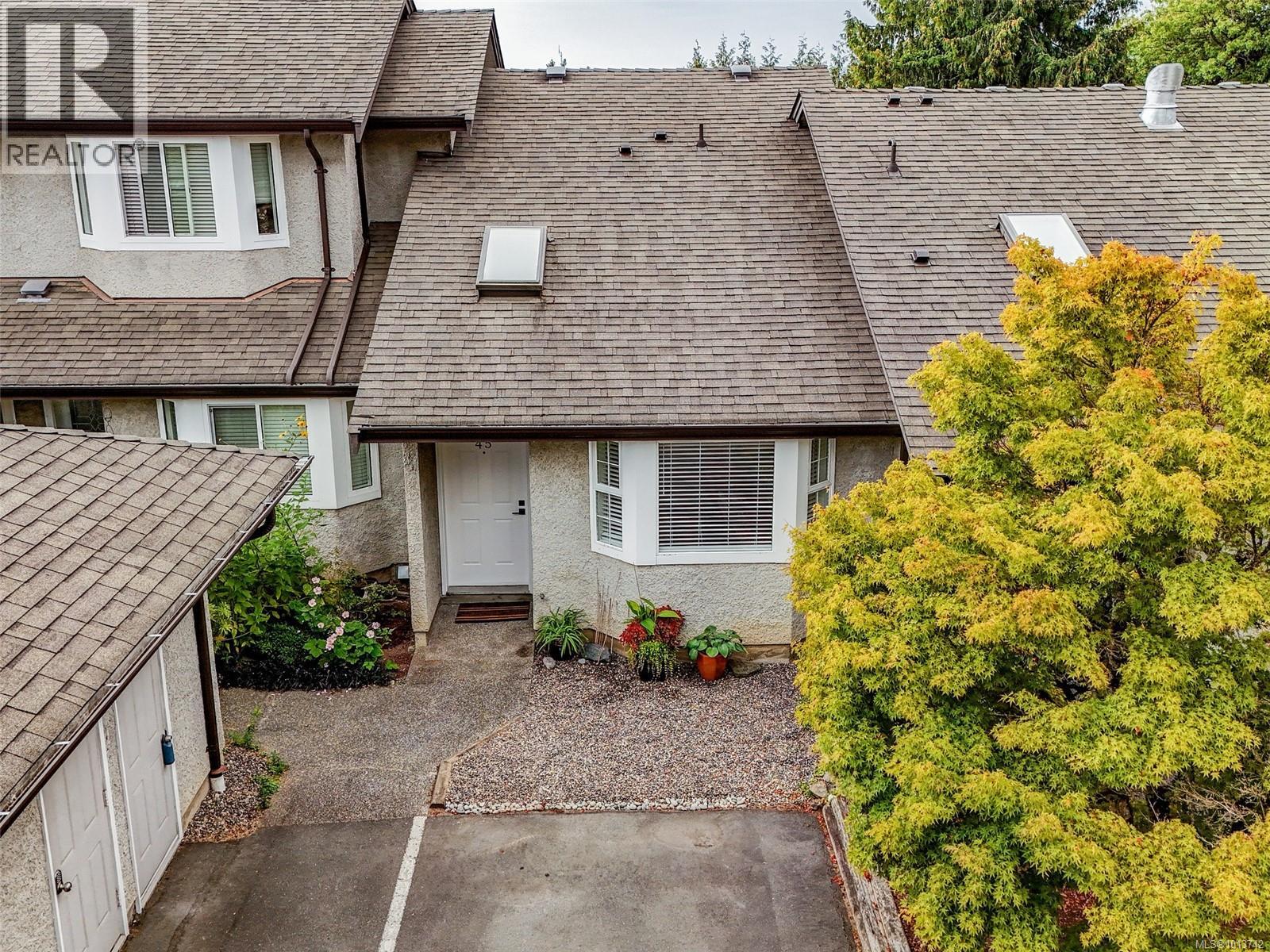45 2070 Amelia Ave, Sidney