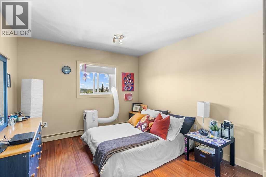 Single Family House for Sale in   A Street SW Bankview Calgary 