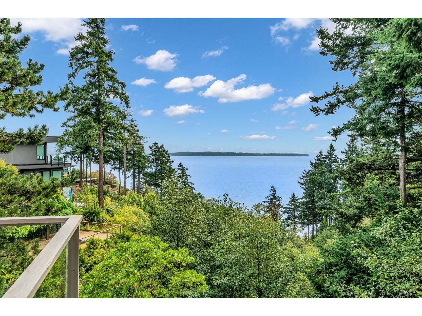 14104 MARINE DRIVE, White Rock