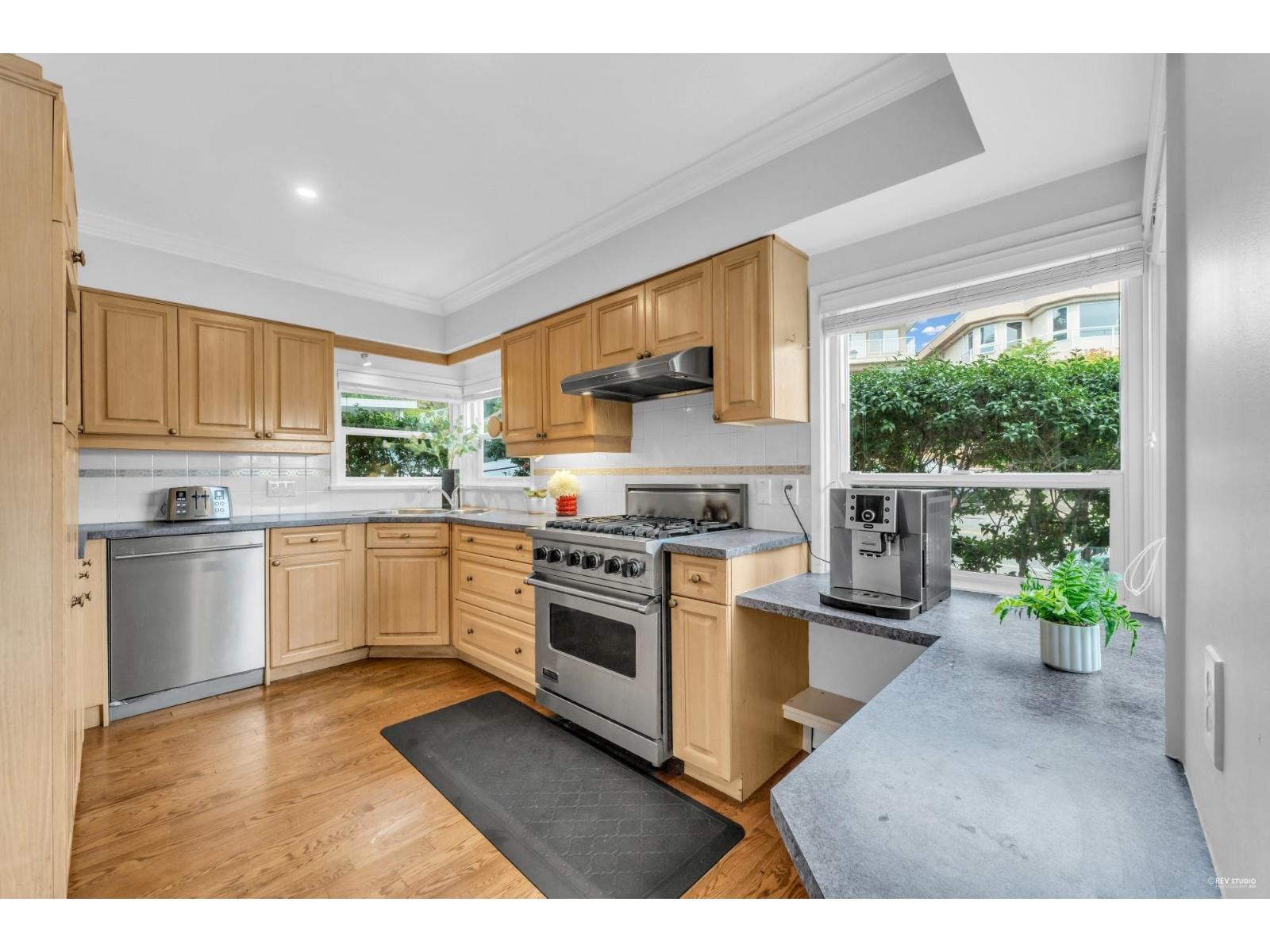 14104 MARINE DRIVE, White Rock
