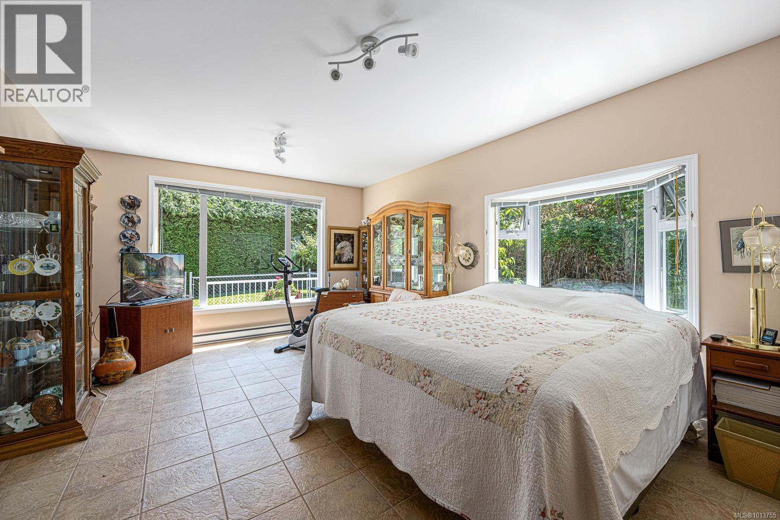 200 Crome Point Rd, Bowser
