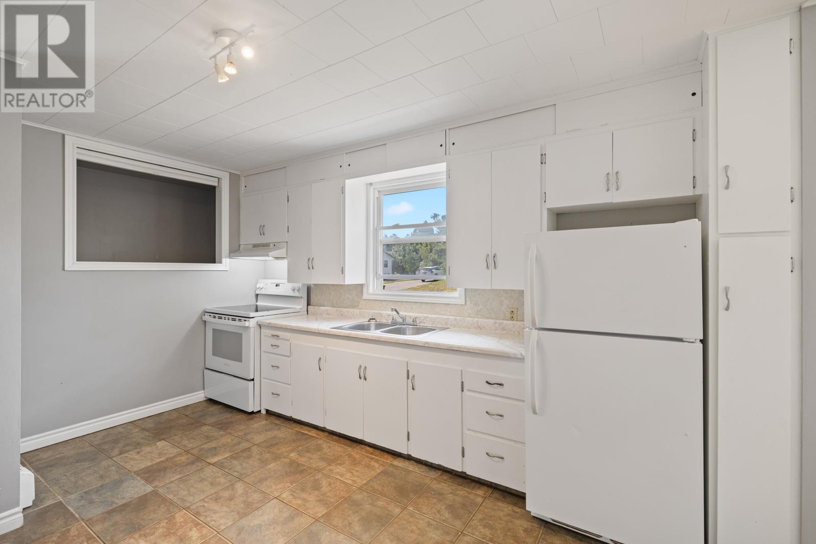 Multi-family House for Sale in  Ralden Avenue Sherwood 