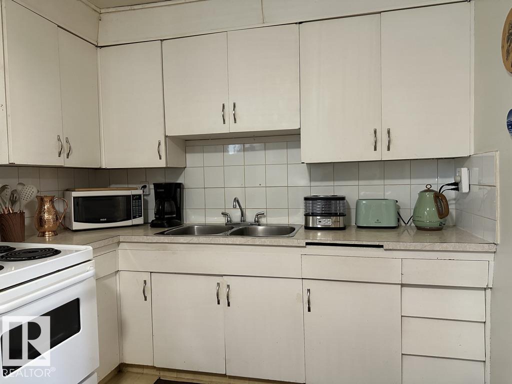 Single Family House Bungalow for Sale in /  AV NW Edmonton 