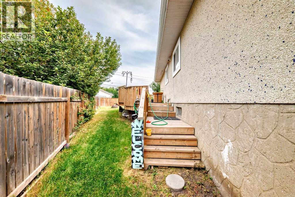 Single Family House Bi-level for Sale in  Penbrooke Close SE Penbrooke Meadows Calgary 