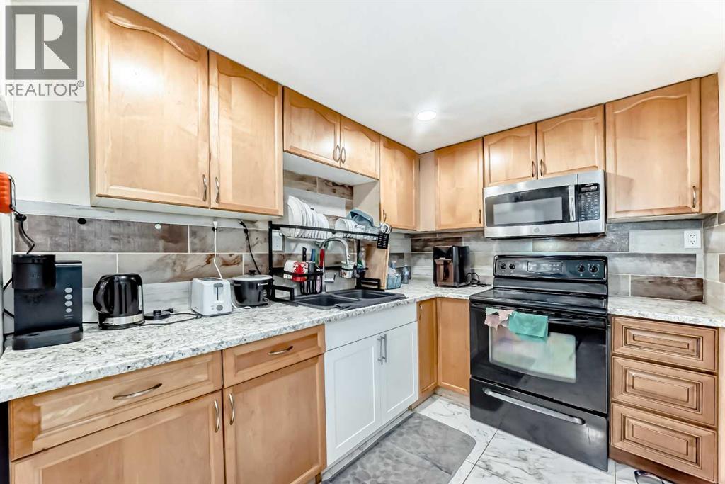 Single Family House Bi-level for Sale in  Penbrooke Close SE Penbrooke Meadows Calgary 