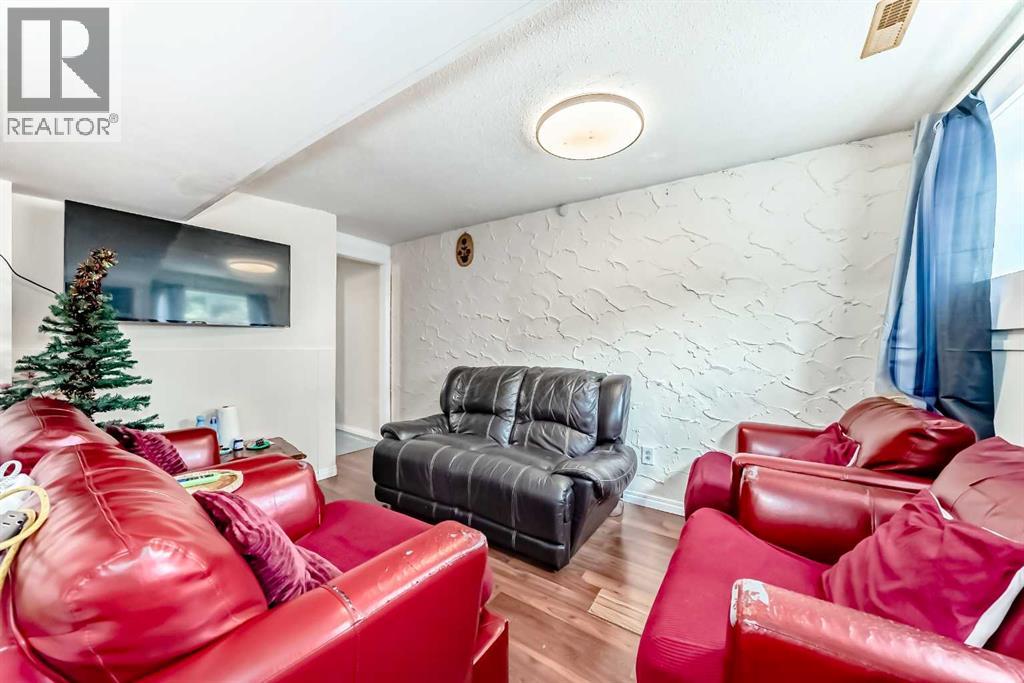 Single Family House Bi-level for Sale in  Penbrooke Close SE Penbrooke Meadows Calgary 