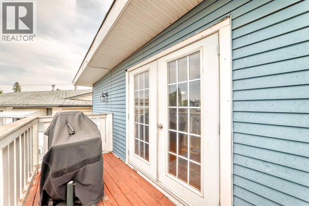 Single Family House Bi-level for Sale in  Penbrooke Close SE Penbrooke Meadows Calgary 