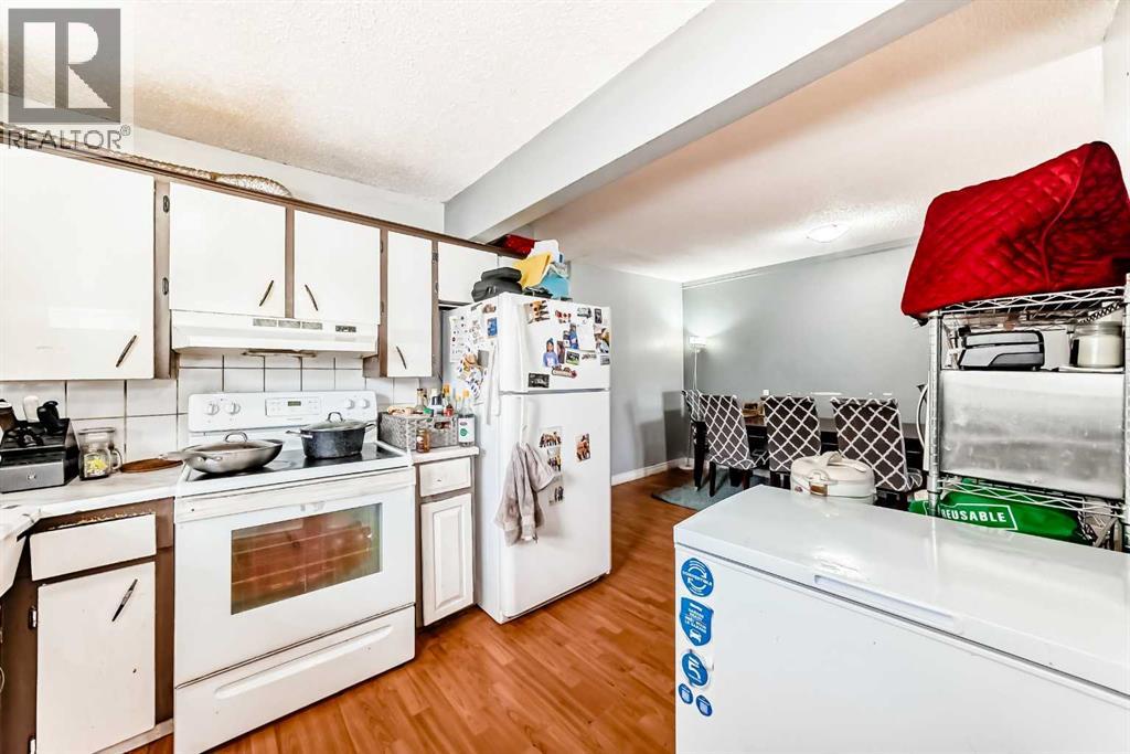Single Family House Bi-level for Sale in  Penbrooke Close SE Penbrooke Meadows Calgary 