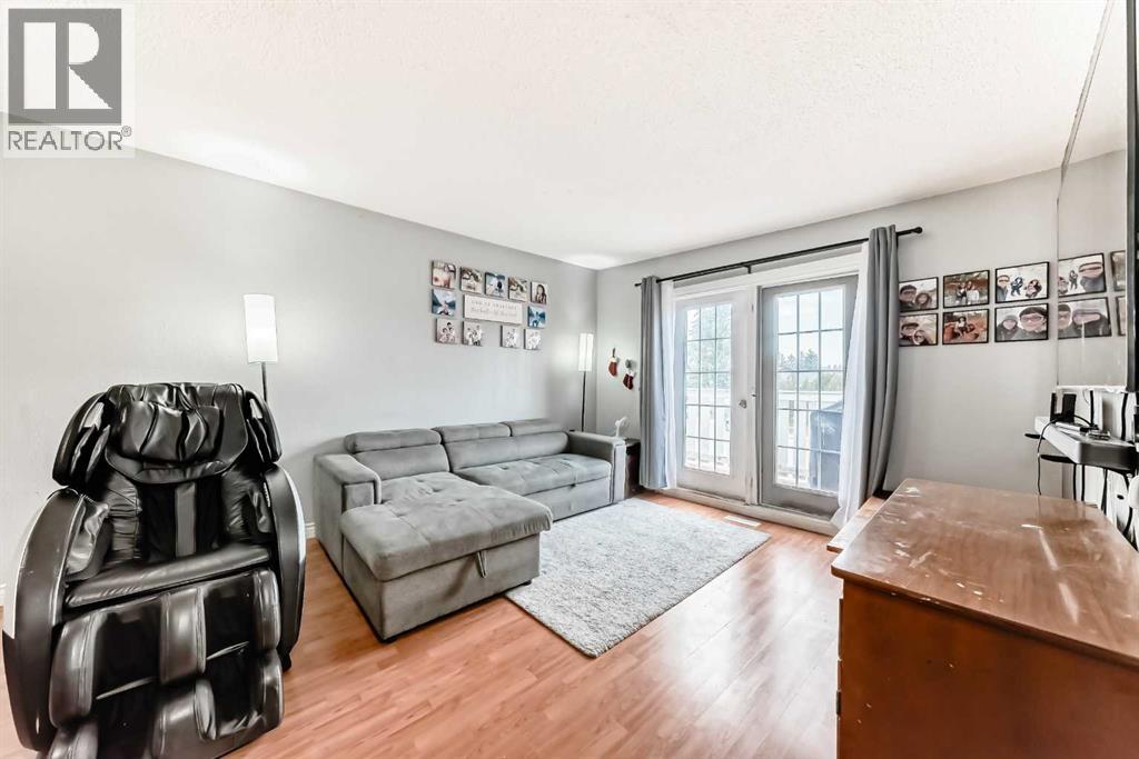 Single Family House Bi-level for Sale in  Penbrooke Close SE Penbrooke Meadows Calgary 