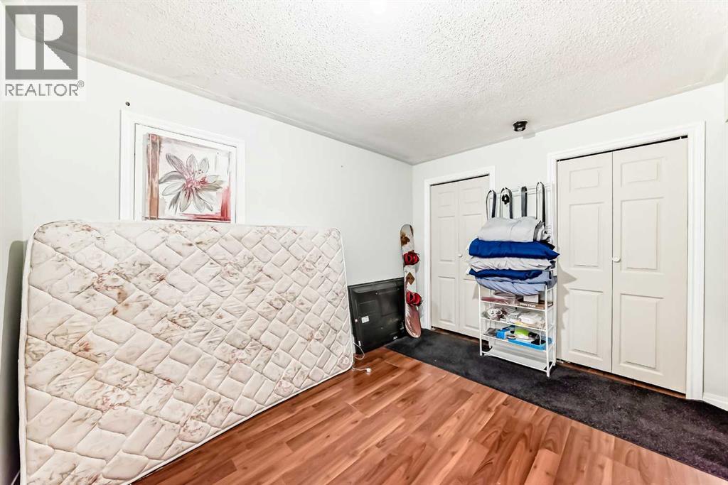 Single Family House Bi-level for Sale in  Penbrooke Close SE Penbrooke Meadows Calgary 
