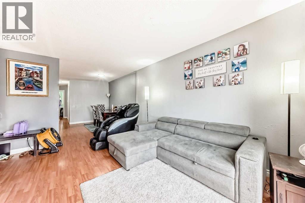 Single Family House Bi-level for Sale in  Penbrooke Close SE Penbrooke Meadows Calgary 