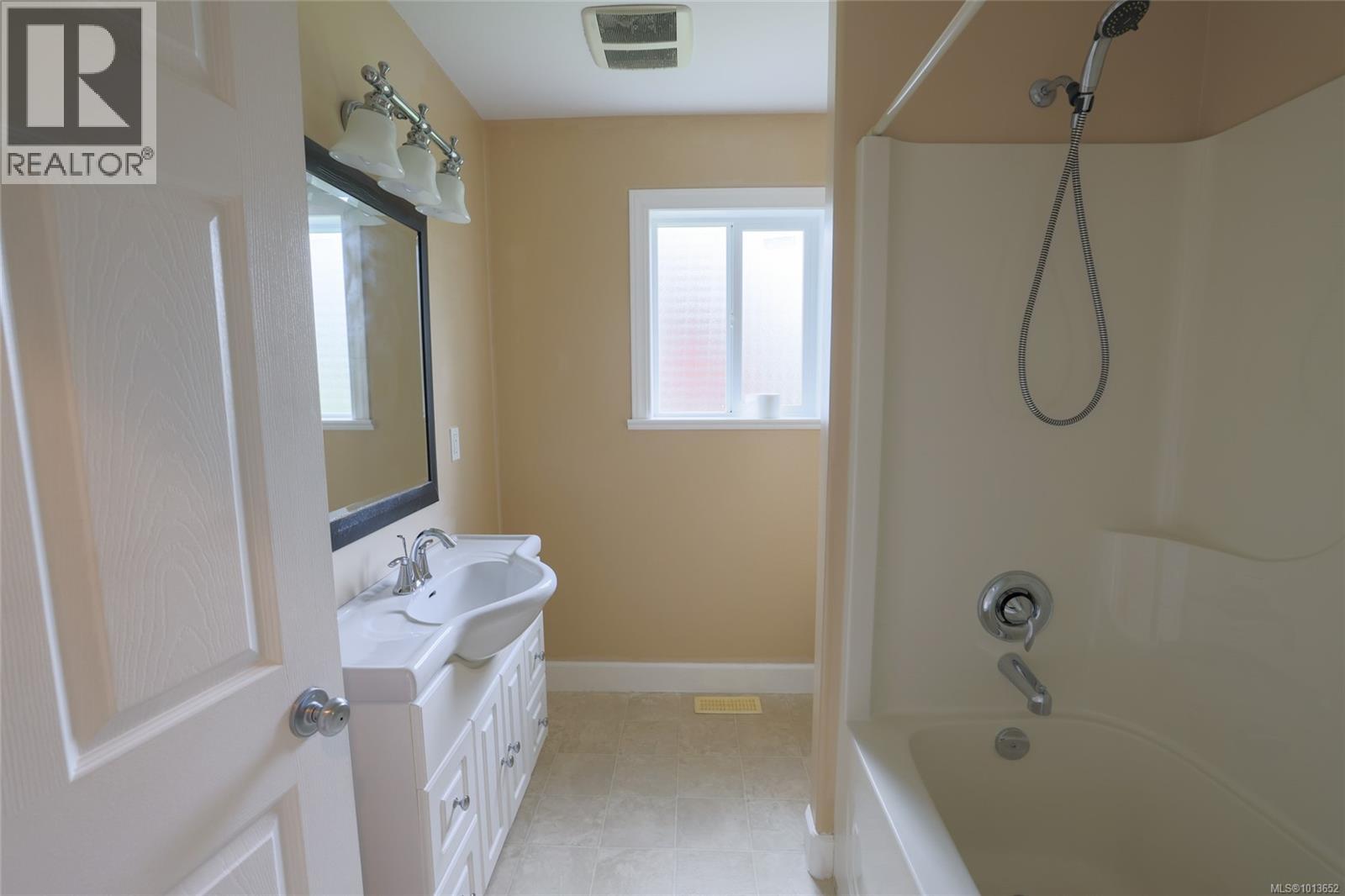 4175 Byng Rd, Port Hardy